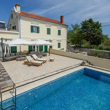 Holiday home Elen *
